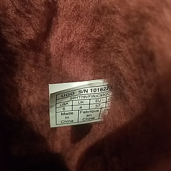 UGG Classic Short II - Picture 6 of 7